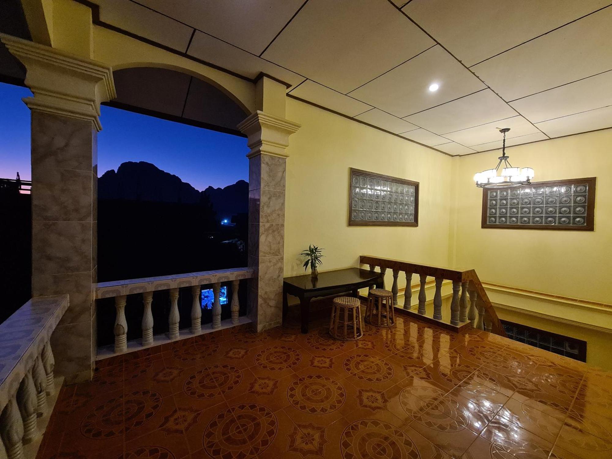 Saphaothong Guesthouse Ванг Виенг Екстериор снимка